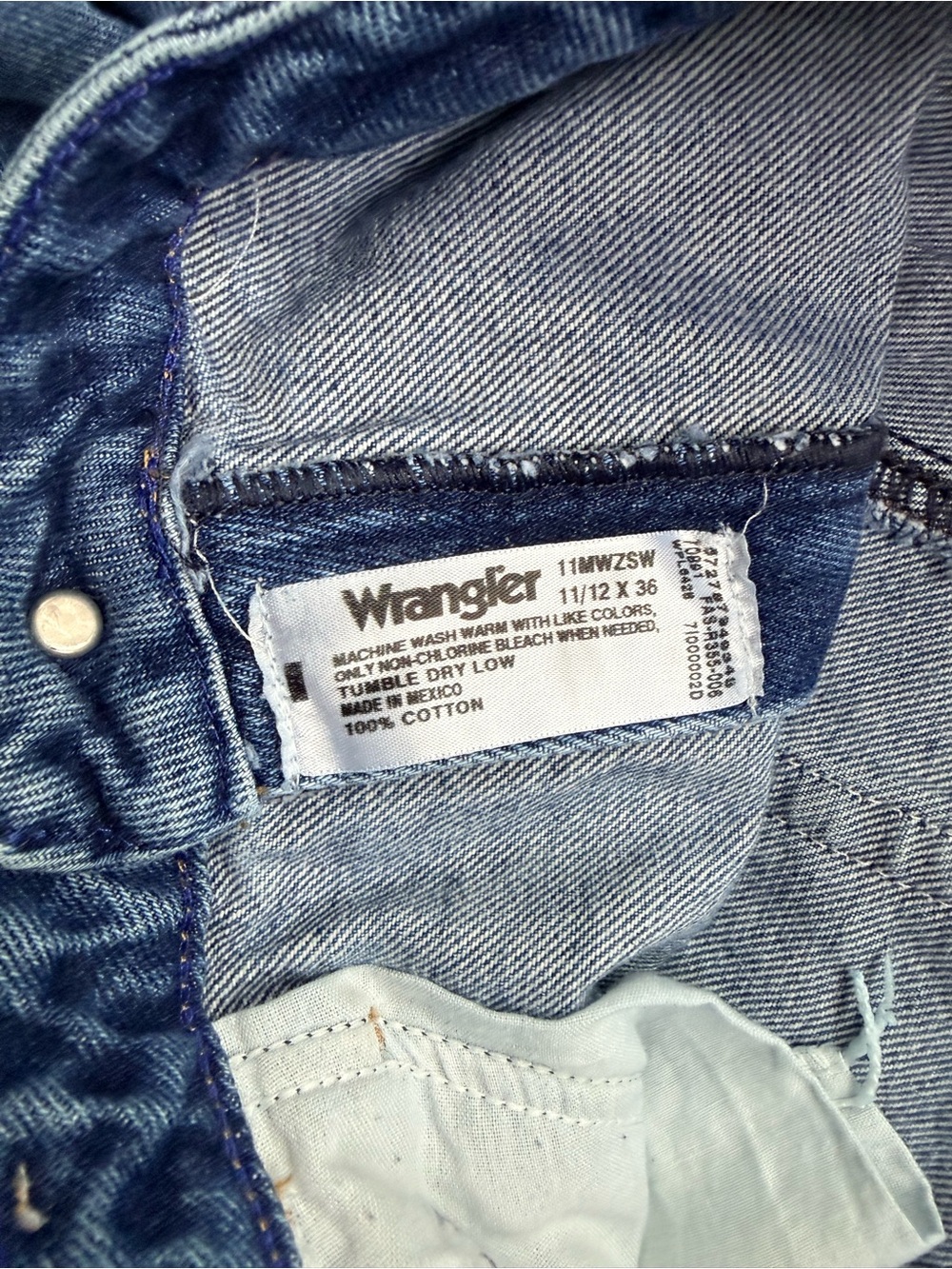 Y2K Wrangler Women's Blue Flare Jeans with Raw Hem Coastal Cowgirl Aesthetic - Picture 3 of 5
